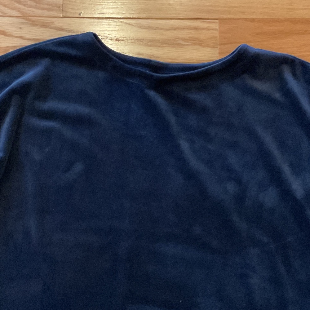 DKNY Navy Blue Wide opening Velvet Long Sleeve Top navy NWOT - Picture 3 of 10